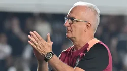 Dorival Júnior durante partida na Vila Belmiro.