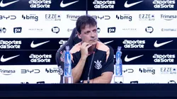 Fernando Diniz em apresentação pelo Corinthians