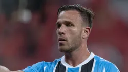 Arthur em campo com a camisa do Tricolor Gaúcho.