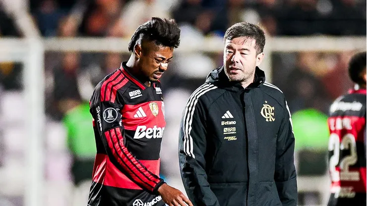 Elenco do Flamengo na Libertadores sofre com atrasos para retornar ao Brasil