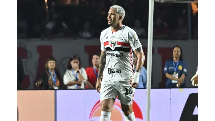 Luciano durante partida pelo São Paulo.