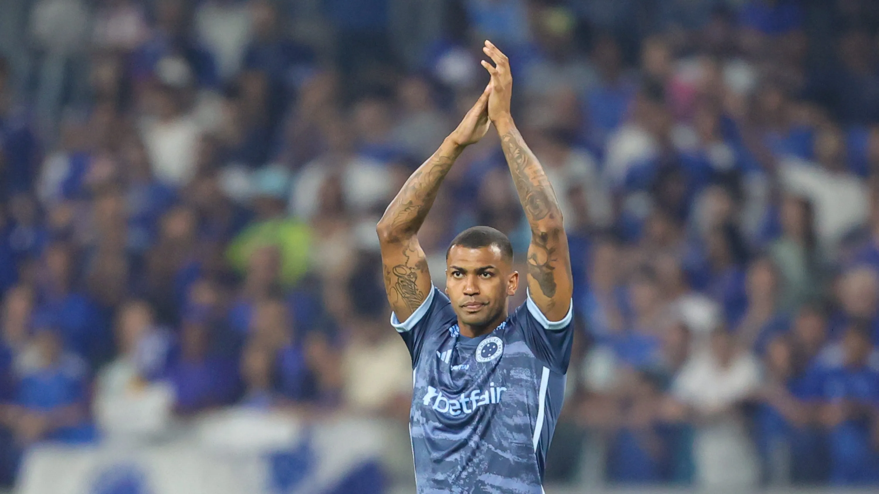 Walace vive drama no Cruzeiro - Foto: Gilson Lobo/AGIF.