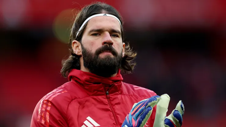 Alisson pode deixar o Liverpool. Carl Recine/Getty Images