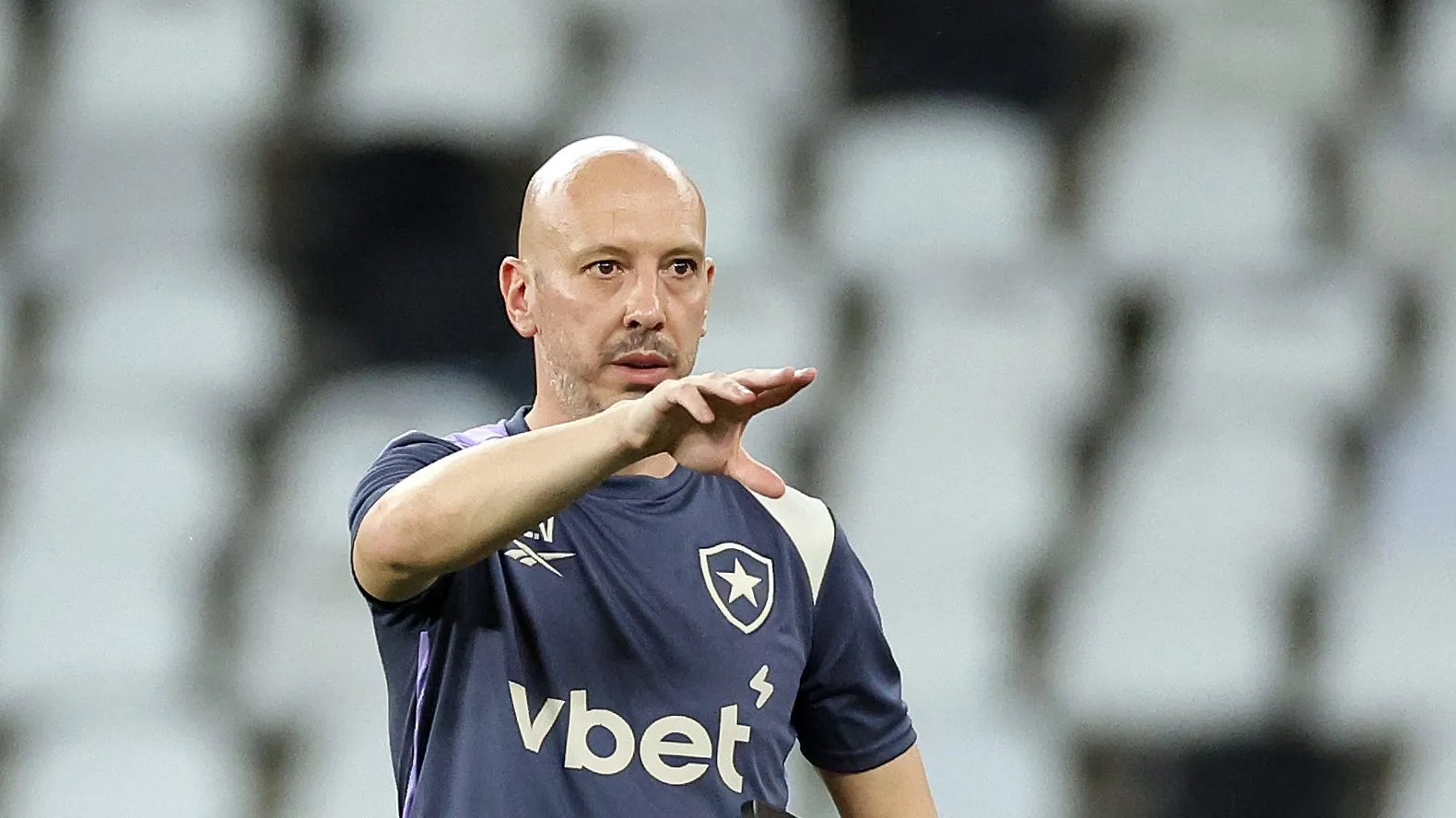 Foto: Vitor Silva/Flickr Botafogo – Flanclim Carvalho durante treino de ontem no Nilton Santos.