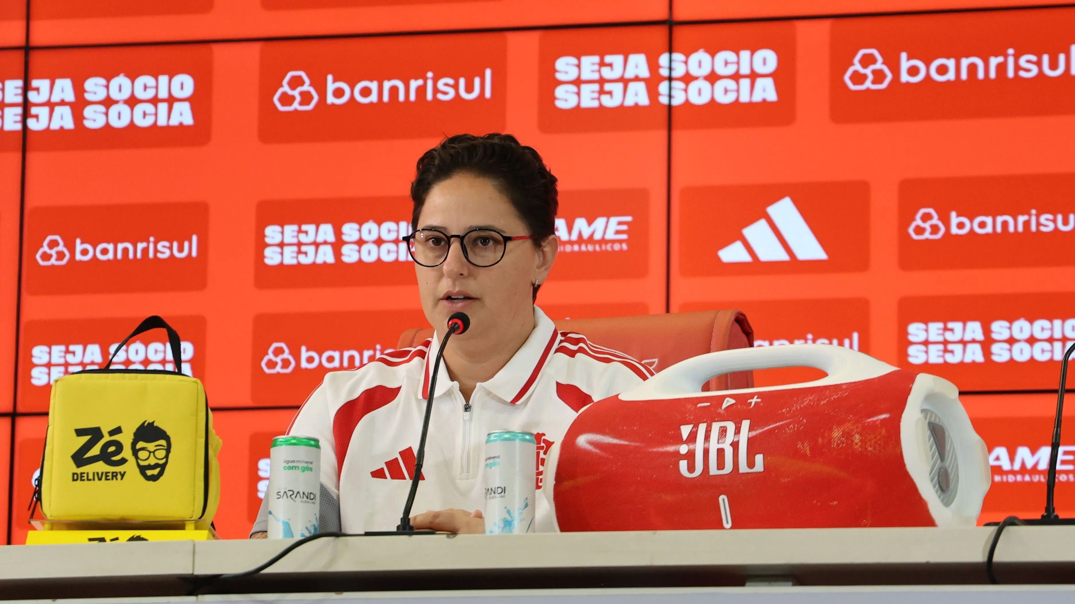 Renata Armiliato, nova gerente de futebol feminino do Internacional, em apresentação