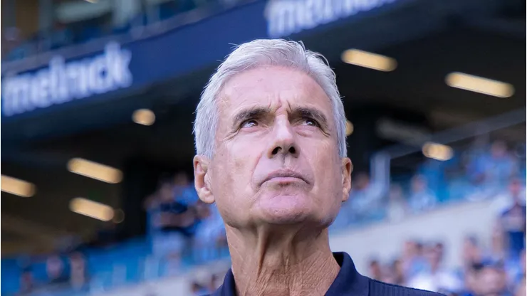 Luís Castro durante jogo do Imortal na Arena.