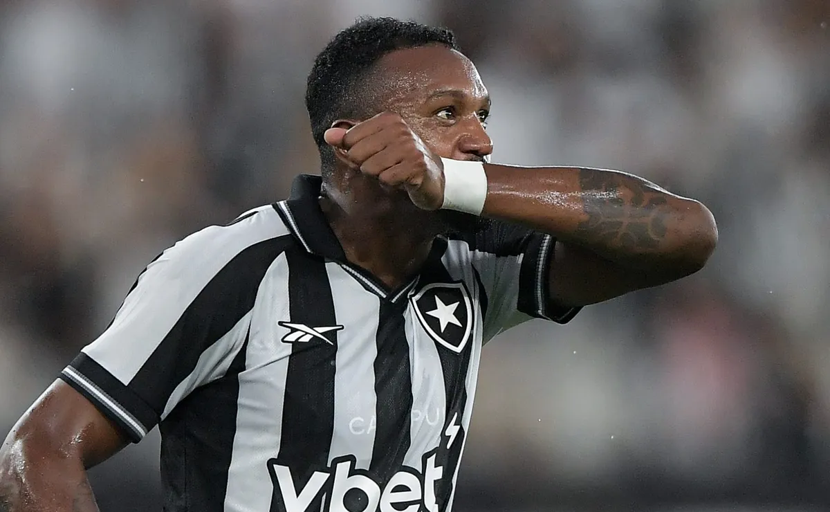 Edenilson enaltece Franclim Carvalho e revela bastidores com o técnico: “Questão de mandar mensagem”