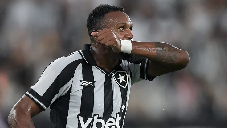 Meia deu a sua opinião - Foto: Thiago Ribeiro/AGIF.