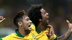 Ney Jr. ao lado de Marcelo pela Seleção.