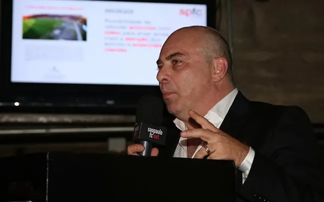 Douglas Schwartzmann também está inelegível por 10 anos no SPFC – Foto: Rubens Chiri/SPFC