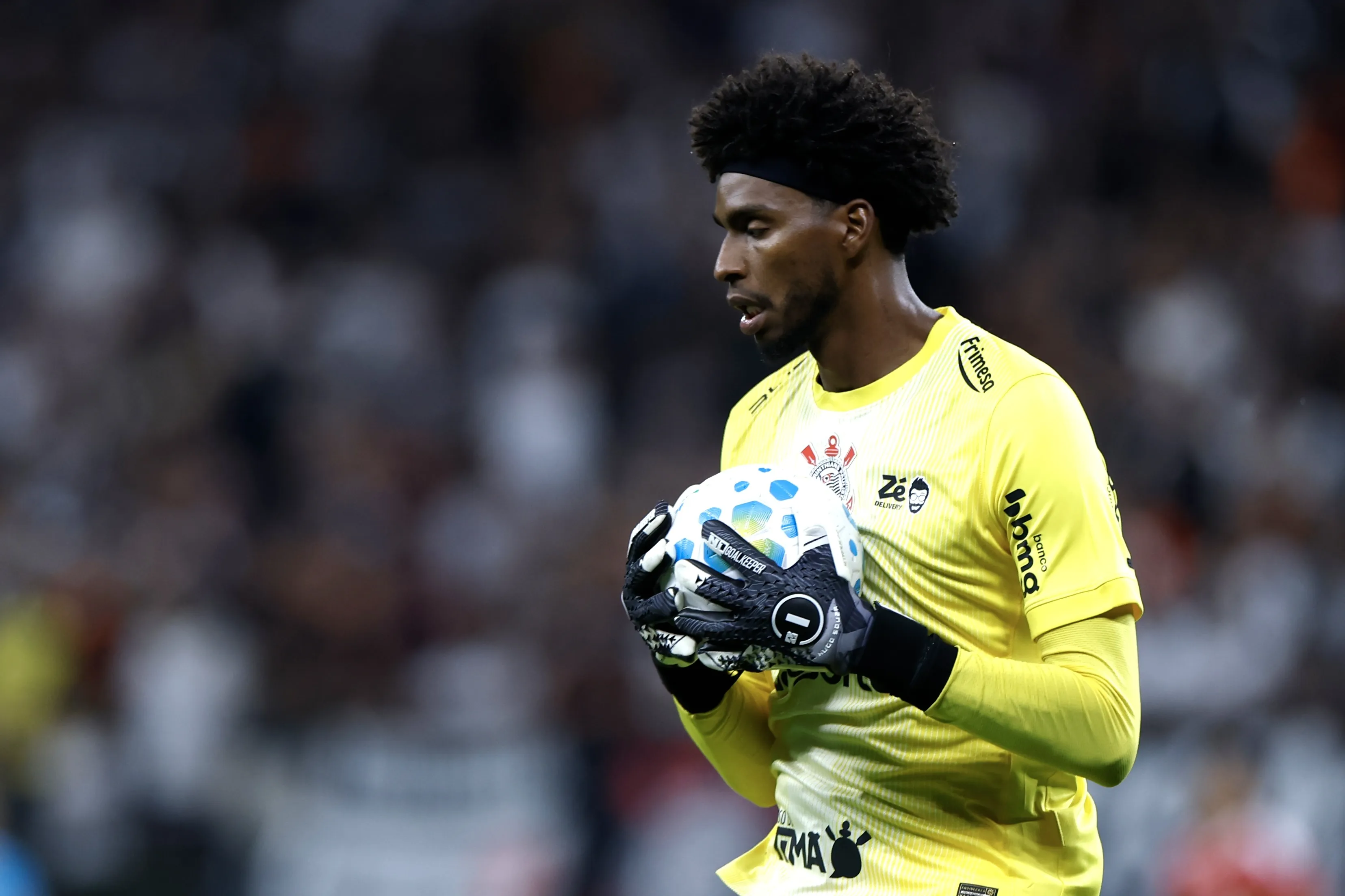 Hugo Souza goleiro do Corinthians durante partida contra o Internacional no estadio Arena Corinthians pelo campeonato Brasileiro A 2026. Foto: Marcello Zambrana/AGIF