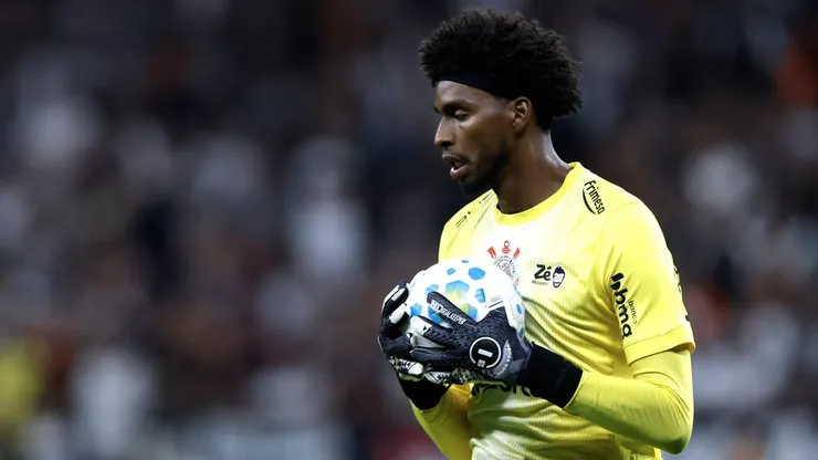 Hugo Souza goleiro do Corinthians durante partida contra o Internacional no estadio Arena Corinthians pelo campeonato Brasileiro A 2026. Foto: Marcello Zambrana/AGIF