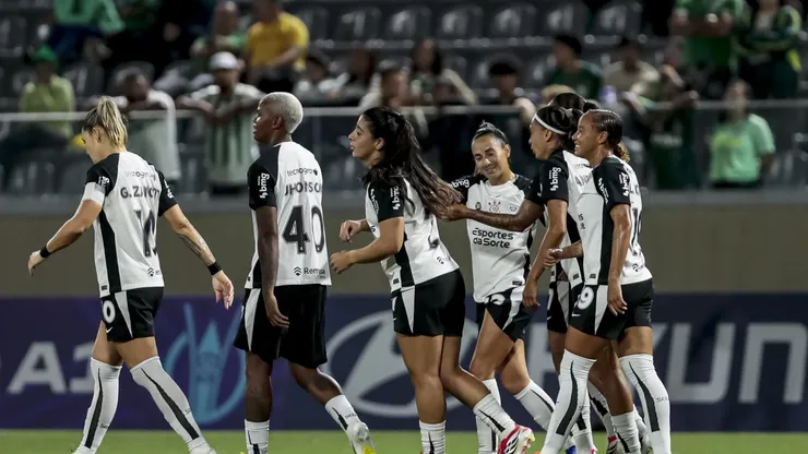 Corinthians perde do Kansas e está fora da final - Foto: Marco Miatelo/AGIF
