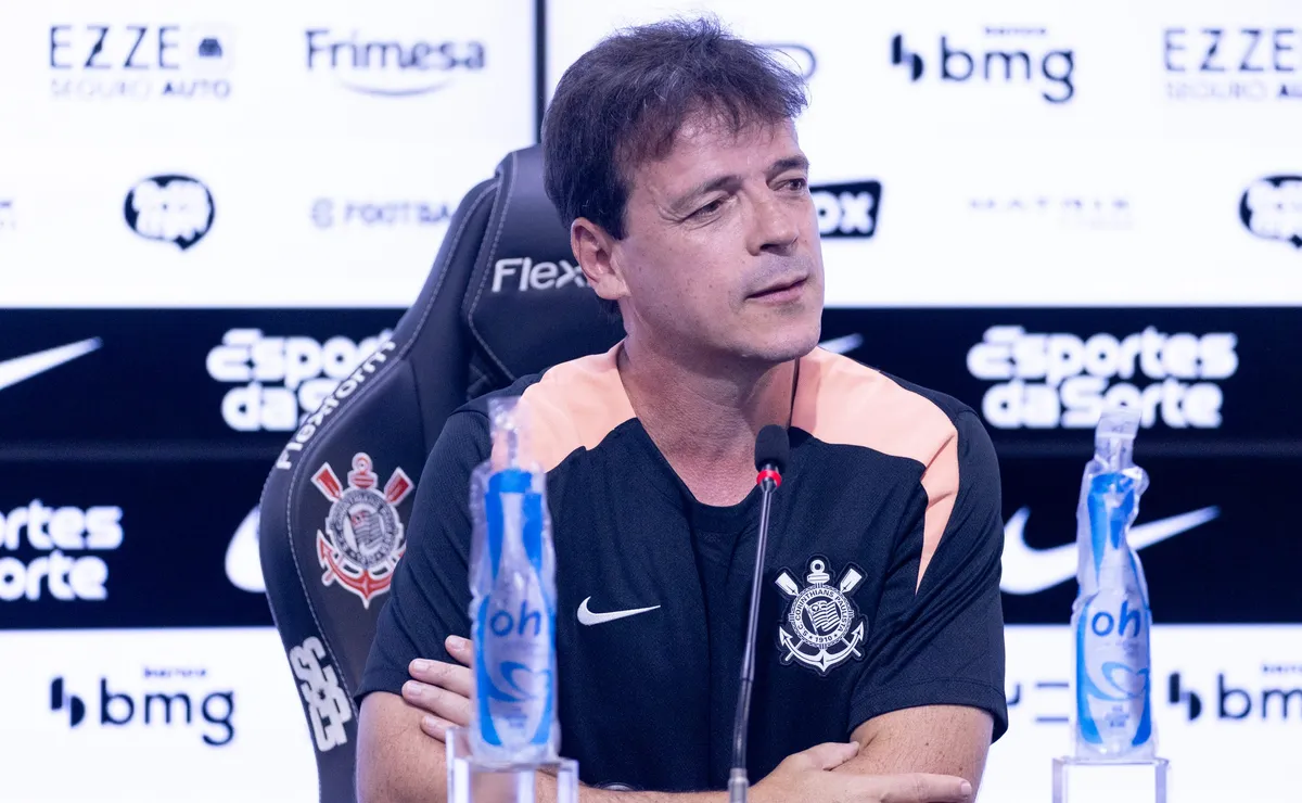 Fernando Diniz explica mudança que causou impacto positivo em nova postura de Rodrigo Garro