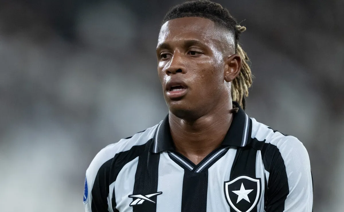 Danilo lamenta empate e avalia Franclim Carvalho no Botafogo: “Pegando um pouco da ideia dele”