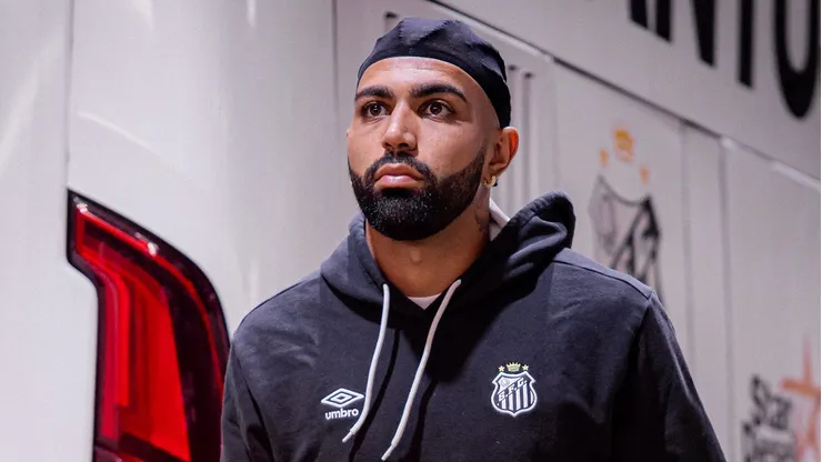 Gabigol jogador do Santos durante viagem com a delegação