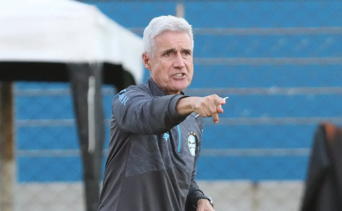 Luís Castro deve escalar Monsalve como titular em Internacional x Grêmio e mexe no meio-campo