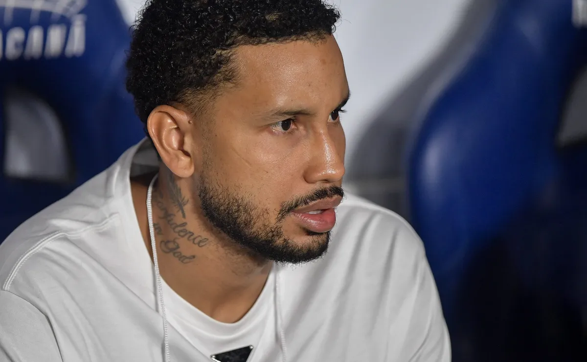 Jair tem melhora após lesão gravíssima no joelho e já treina com bola no CT Moacyr Barbosa