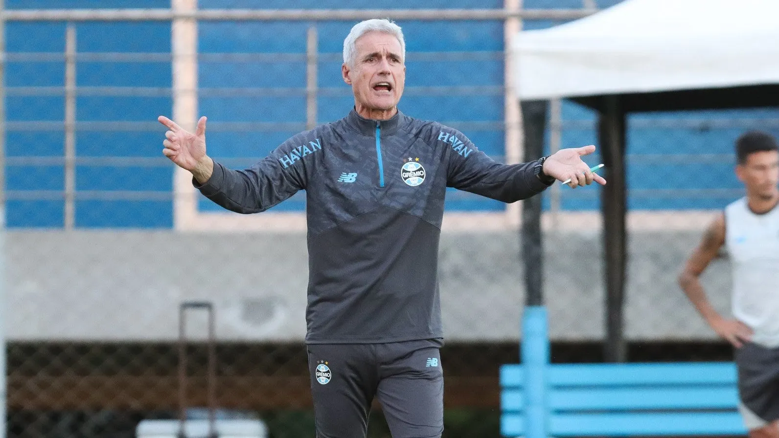 Castro está de olho na base e a direção tem consciência da necessidade de paciência pela reestruturação – Foto: Rodrigo Fatturi / Grêmio FBPA