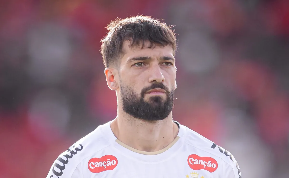 Lautaro Díaz fala sobre disputa no ataque do Santos com Gabigol e projeta sequência com Cuca