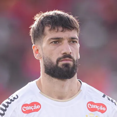 Lautaro Díaz fala sobre disputa no ataque do Santos com Gabigol e projeta sequência com Cuca