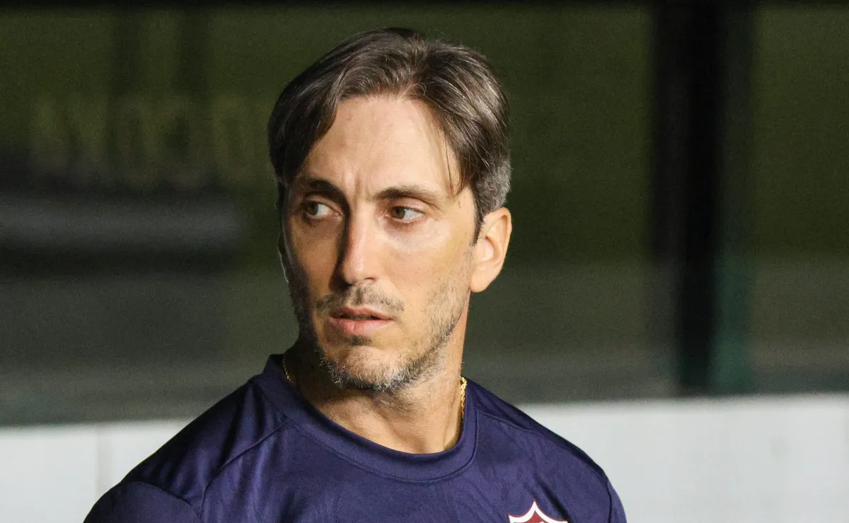 Zubeldía foi apenas comunicado sobre a mudança do Fla x Flu para domingo (12)