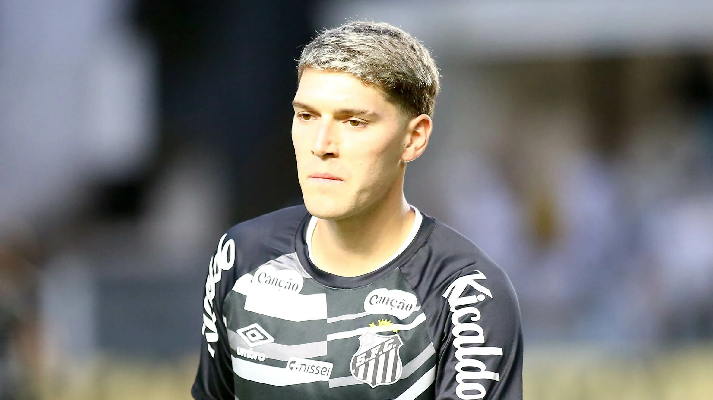 Rollheiser, ao menos até aqui, flopou no Santos - Foto: Mauricio De Souza/AGIF.