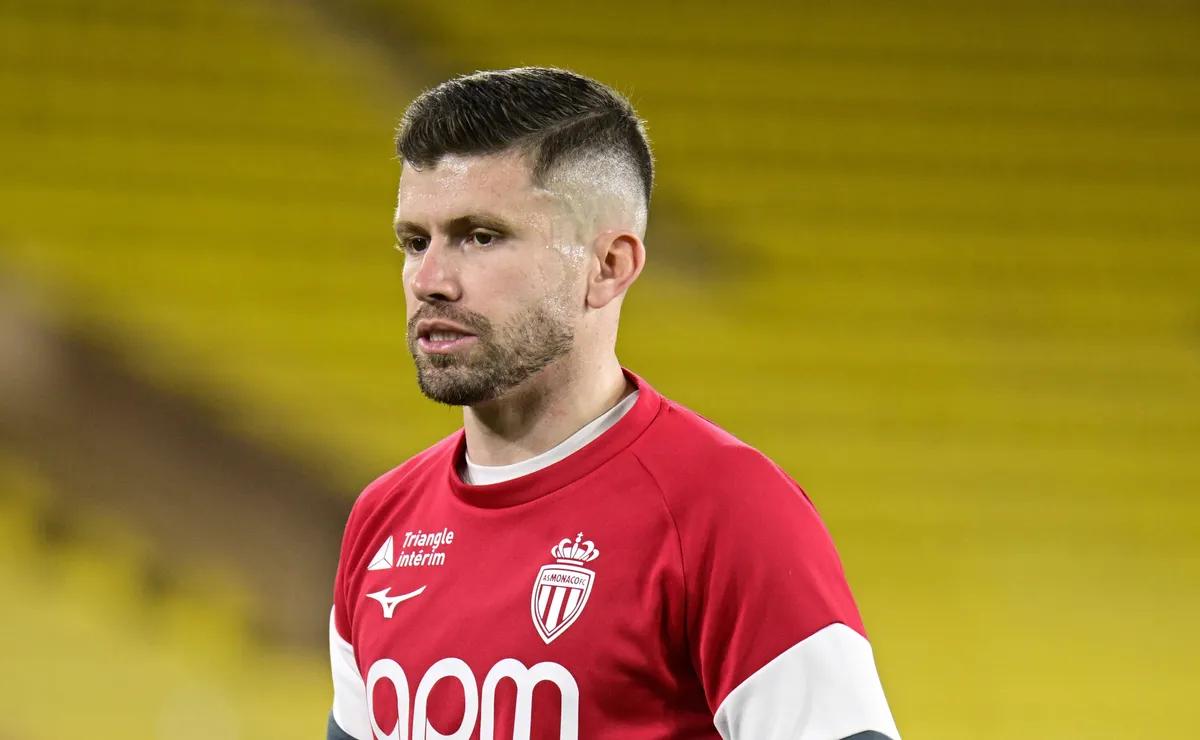 Flamengo decide contratar Caio Henrique e se prepara para fazer proposta pelo lateral-esquerdo