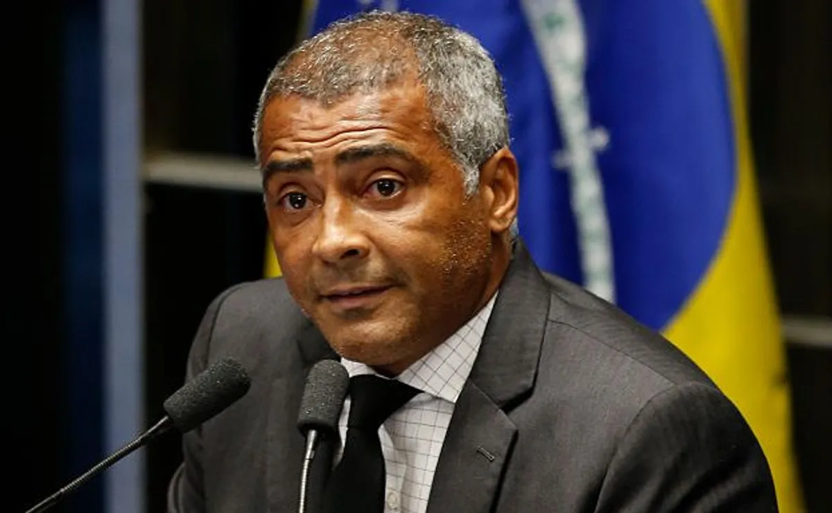 Romário critica perda de identidade entre povo e Seleção e aponta declínio técnico no futebol brasileiro