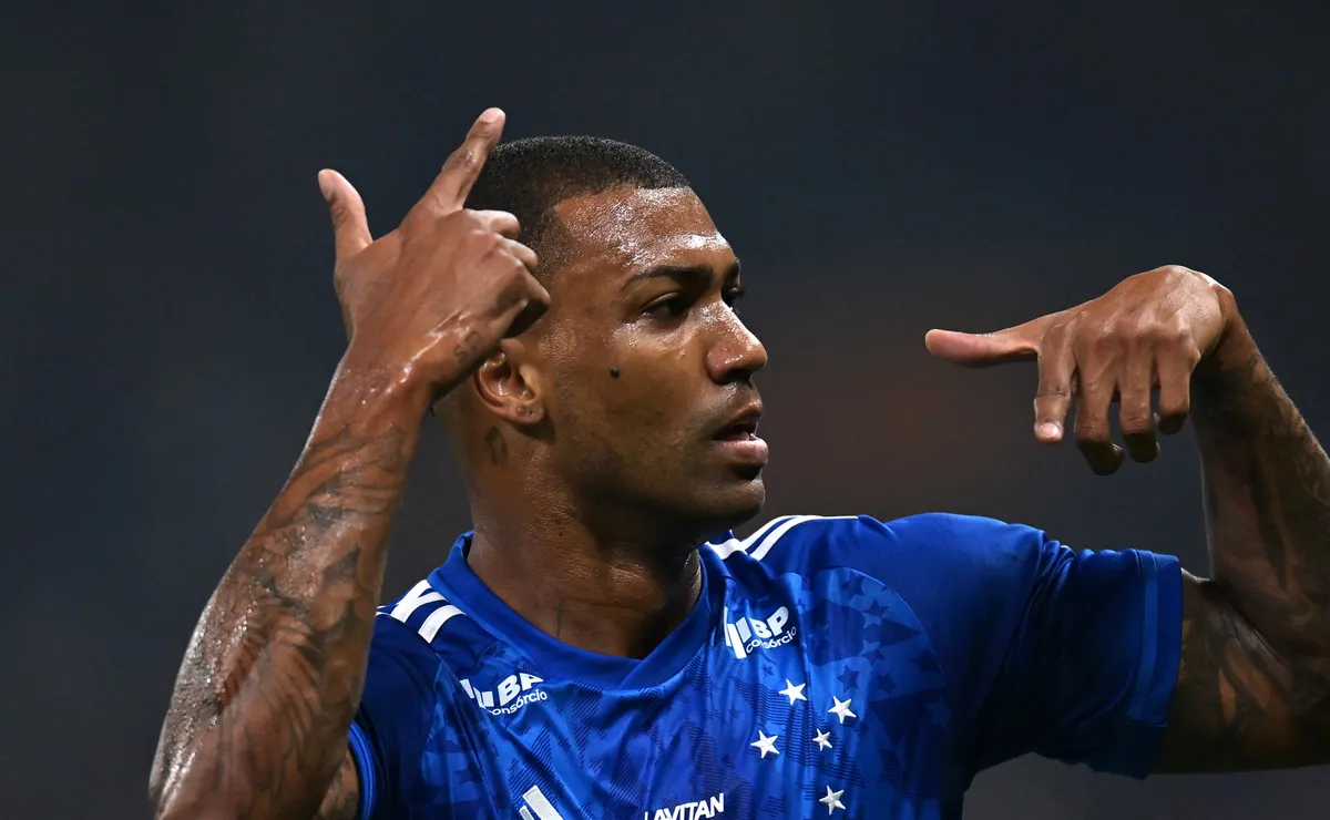 Grêmio descarta Walace após afastamento no Cruzeiro e volante tem futuro indefinido no mercado