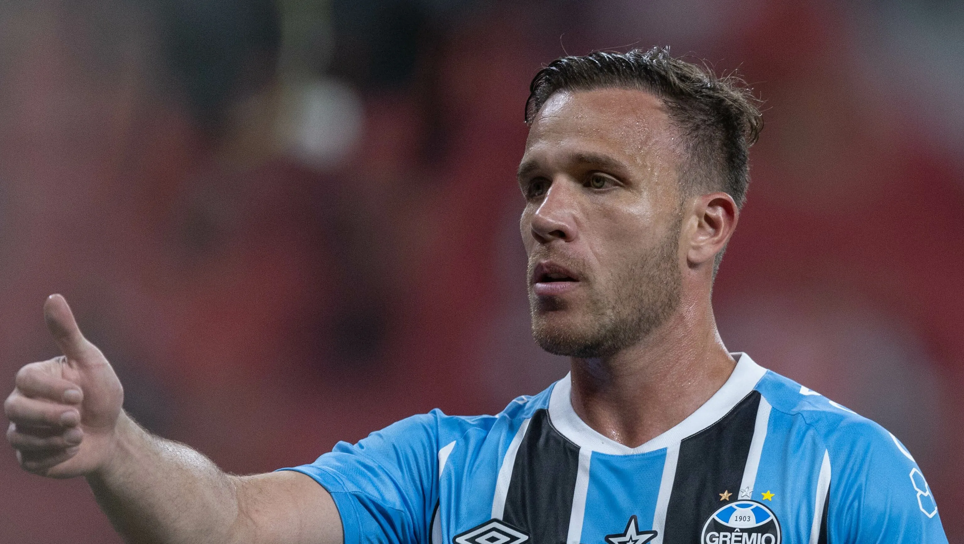 Foto: Liamara Polli/AGIF – Arthur durante jogo contra o Internacional em Porto Alegre.