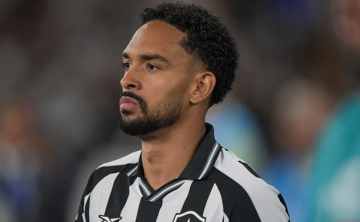 Vitinho expõe expectativa de trabalho de Franclim Carvalho no Botafogo: “Melhorar o mais rapidamente possível”