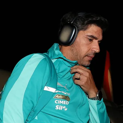 Voo do Palmeiras enfrenta problemas e atrasa volta da Colômbia; veja bastidores