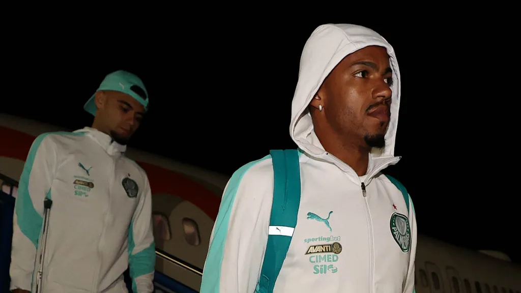 Elenco só pousou em São Paulo somente na tarde da última quinta-feira (9) após viagem à Colômbia – Foto: Cesar Greco/Palmeiras/by Canon