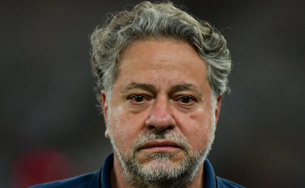 Júlio Casares fica próximo de expulsão do São Paulo após oposição alegar ‘gestão temerária’