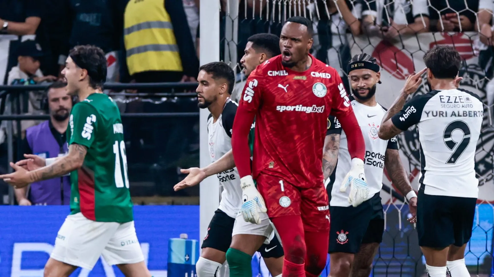 Carlos Miguel goleiro do Palmeiras durante partida contra o Corinthians no estadio Arena Corinthians pelo campeonato Paulista 2026. Foto: Marcello Zambrana/AGIF