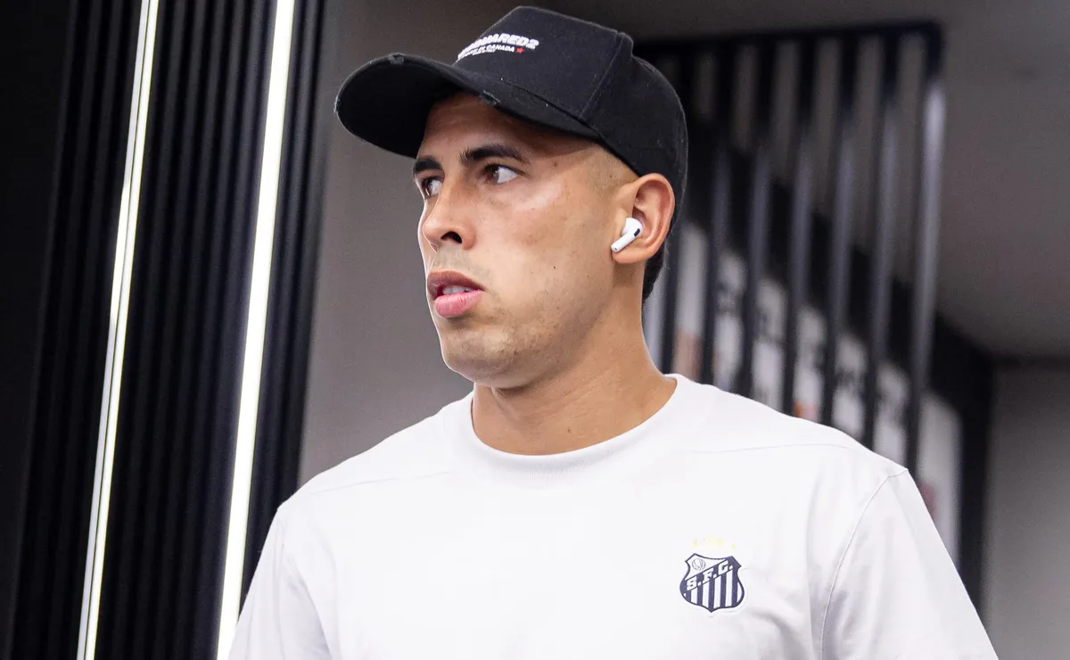 Oliva cresce de produção no Santos e ganha destaque com a comissão técnica de Cuca