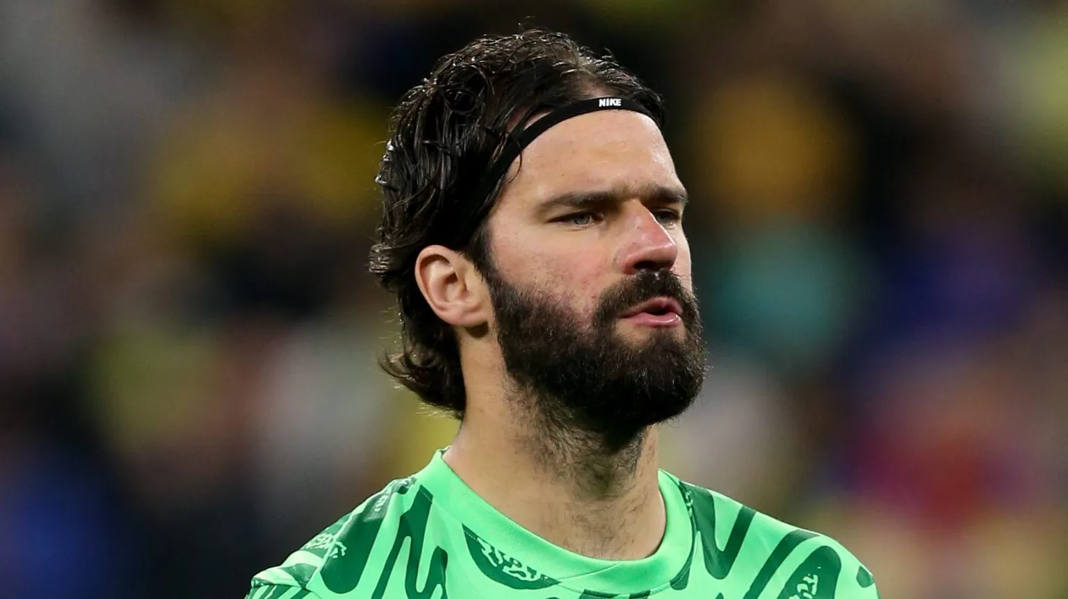 Foto: Marlon Costa/AGIF – Alisson durante partida da Seleção Brasileira na Neo Química Arena, em São Paulo.