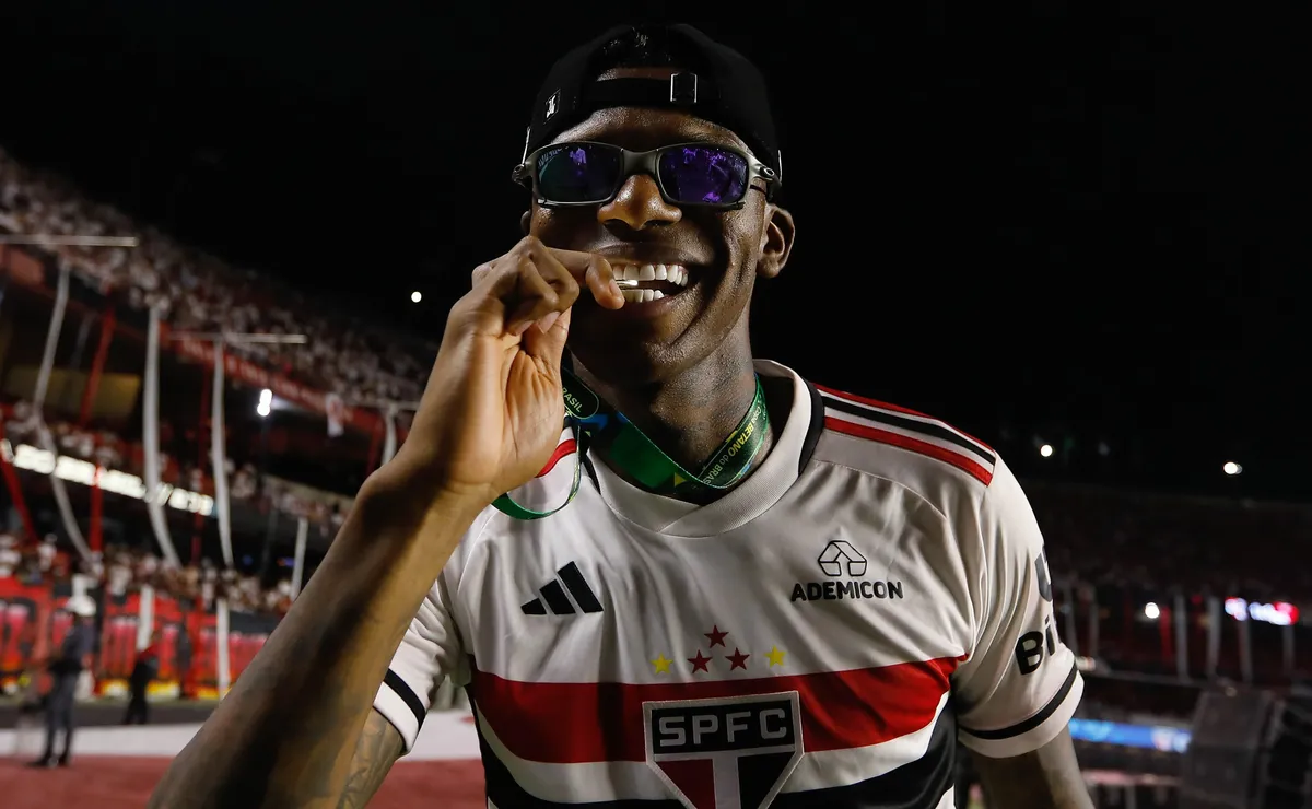 Vasco não tem interesse em Arboleda e contratação do zagueiro está descartada por Pedrinho