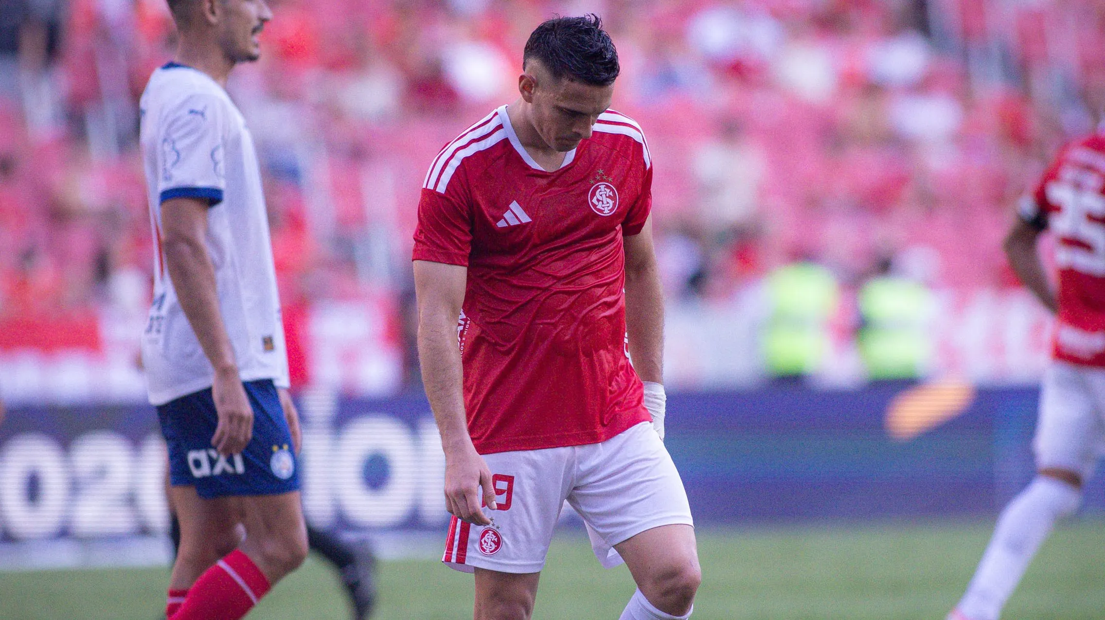 Rafael Borré jogador do Internacional lamenta durante partida contra o Bahia no estadio Beira-Rio pelo campeonato Brasileiro A 2026. Foto: Maxi Franzoi/AGIF