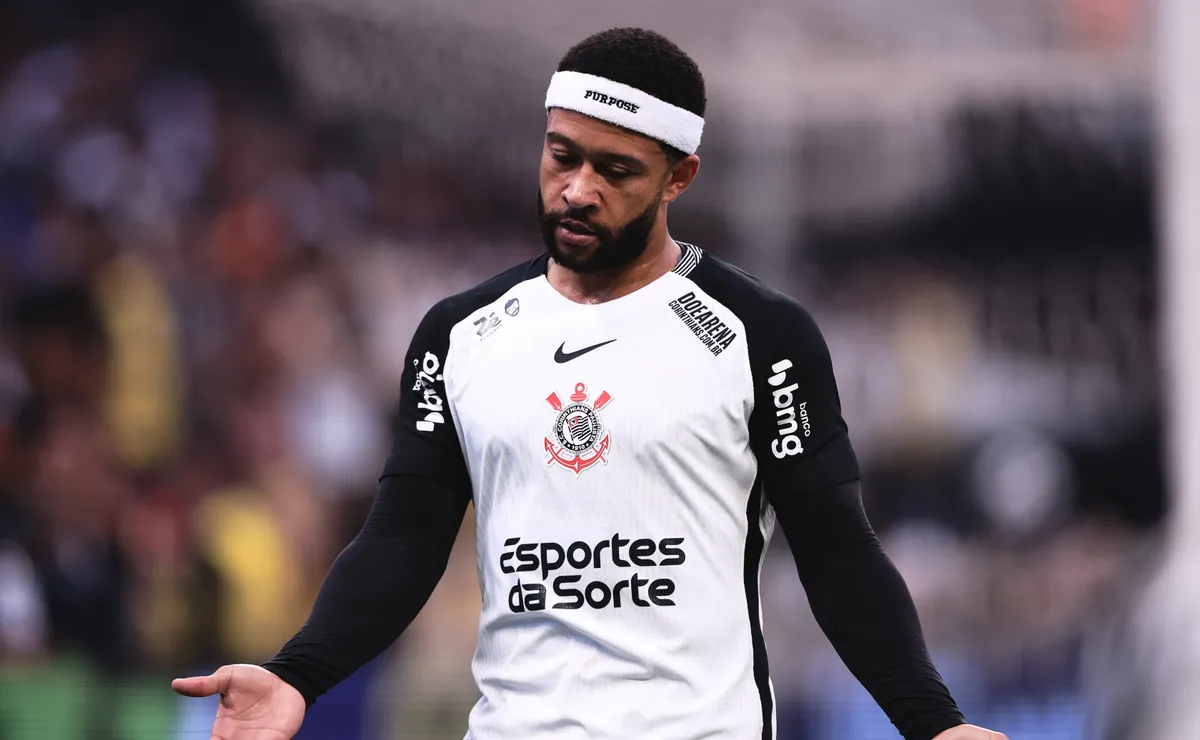 De olho em Everton Cebolinha, Corinthians só fará acordo caso Memphis deixe o clube
