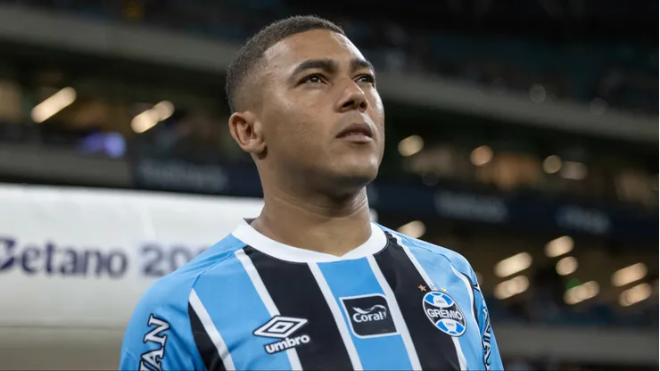 Carlos Vinicius jogador do Gremio durante partida contra o Bragantino no estadio Arena do Gremio pelo campeonato Brasileiro A 2026. Foto: Liamara Polli/AGIF