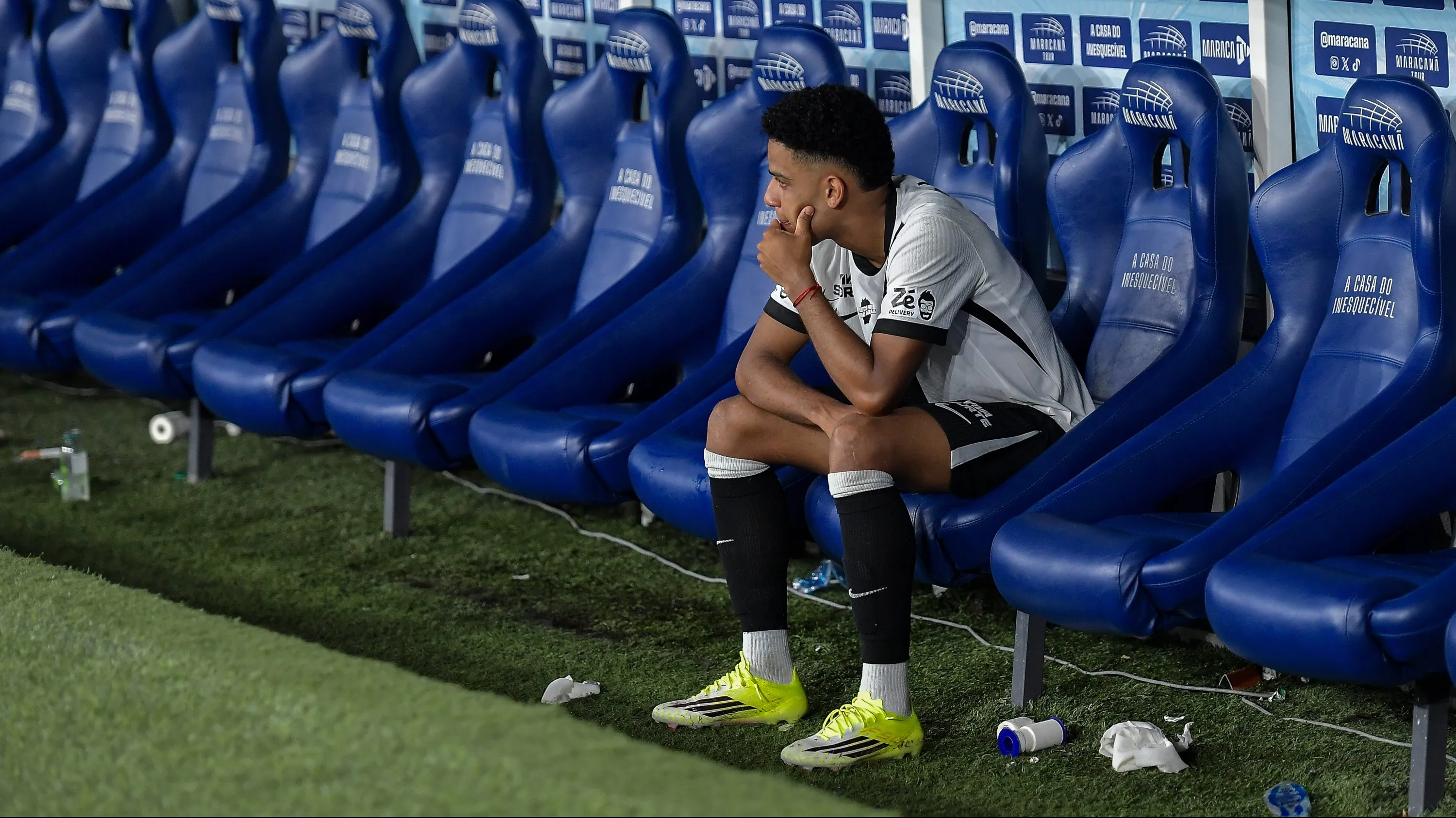 Brenner jogador do Vasco lamenta ao final da partida contra o Fluminense no estadio Maracana pelo campeonato Carioca 2026. Foto: Thiago Ribeiro/AGIF