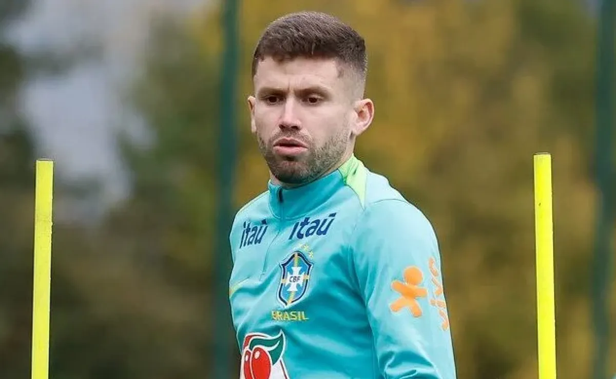 Flamengo define venda de Ayrton Lucas para contratar lateral Caio Henrique no meio do ano