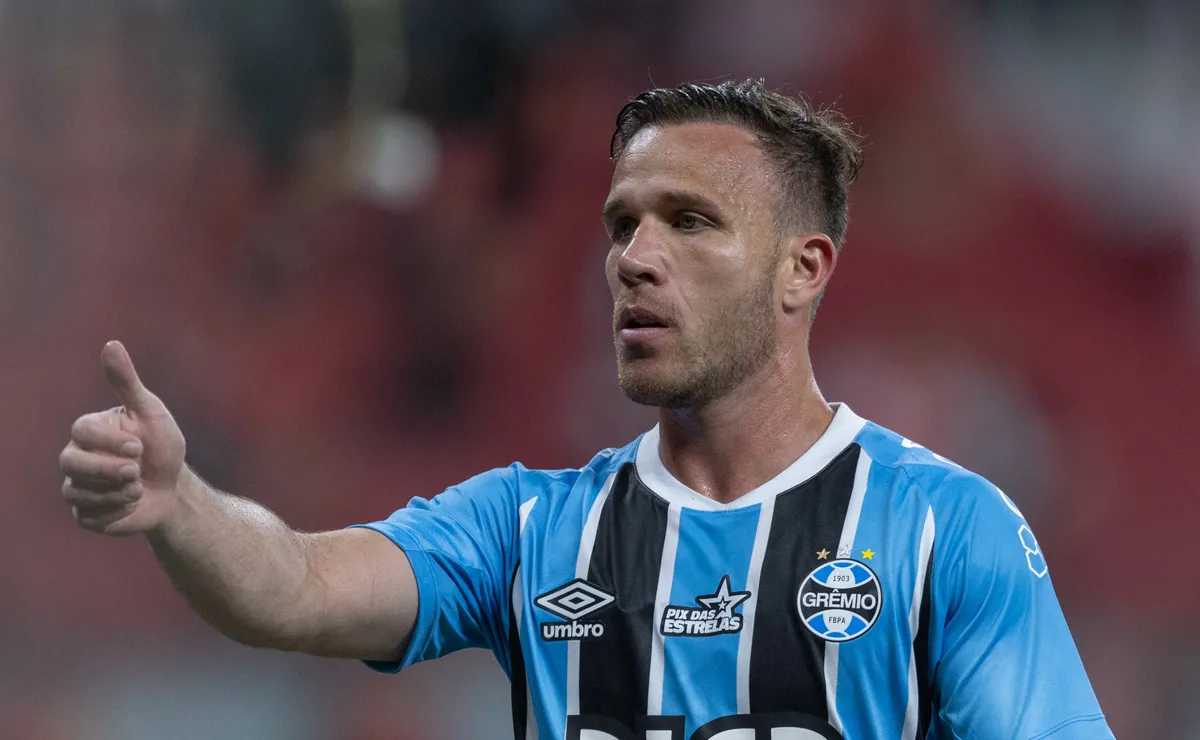 Como formaliza oferta por Arthur, mas Grêmio ainda tem chance de permanência do volante