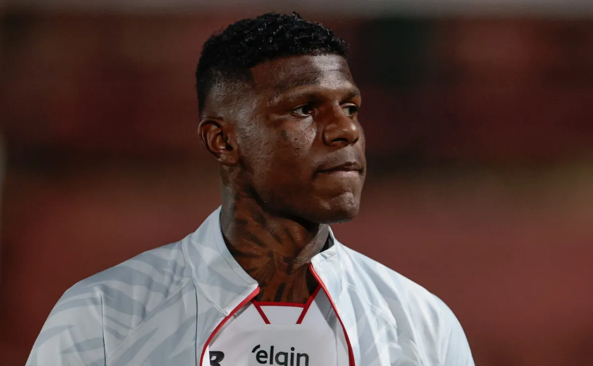 Rescisão de Arboleda com o São Paulo, que parecia certa, pode virar novela, afirma Gabriel Sá