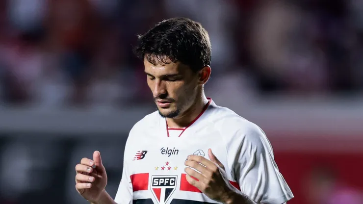 Pablo Maia jogador do Sao Paulo comemora vitoria ao final da partida contra o Cruzeiro no estadio Morumbi pelo campeonato Brasileiro A 2026. Foto: Marcello Zambrana/AGIF
