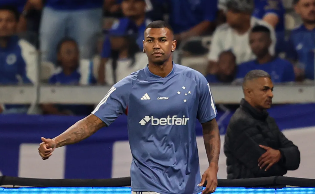 Empresário de Walace fará reunião com o Cruzeiro para definir futuro do volante após polêmica