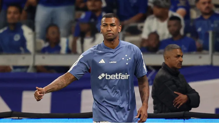 MG - BELO HORIZONTE - 24/07/2024 - BRASILEIRO A 2024, CRUZEIRO X JUVENTUDE - Walace jogador do Cruzeiro durante aquecimento antes da partida contra o Juventude no estadio Mineirao pelo campeonato Brasileiro A 2024. Foto: Gilson Lobo/AGIF