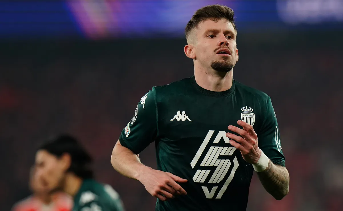 Flamengo aceita pagar salário que Caio Henrique recebe no Mônaco para fechar com o lateral